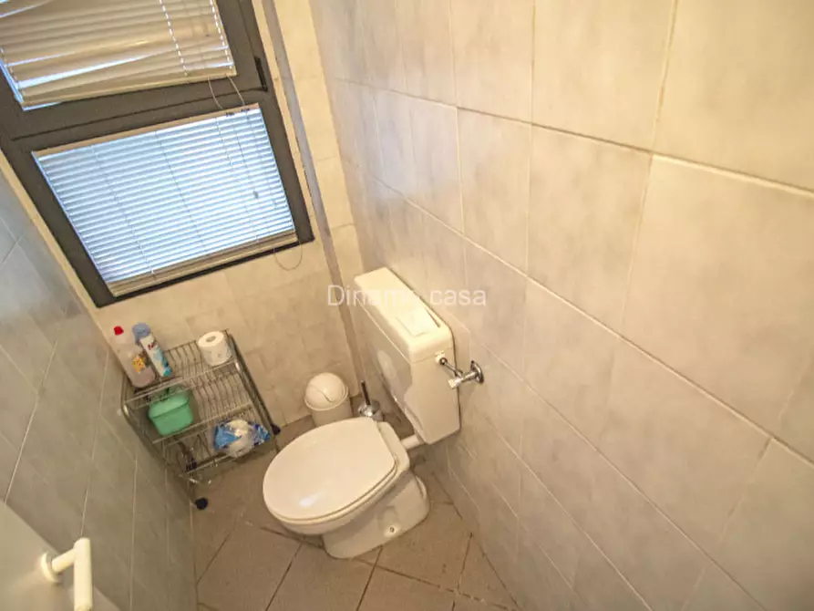 Immagine 6 di Negozio in vendita  a Prato