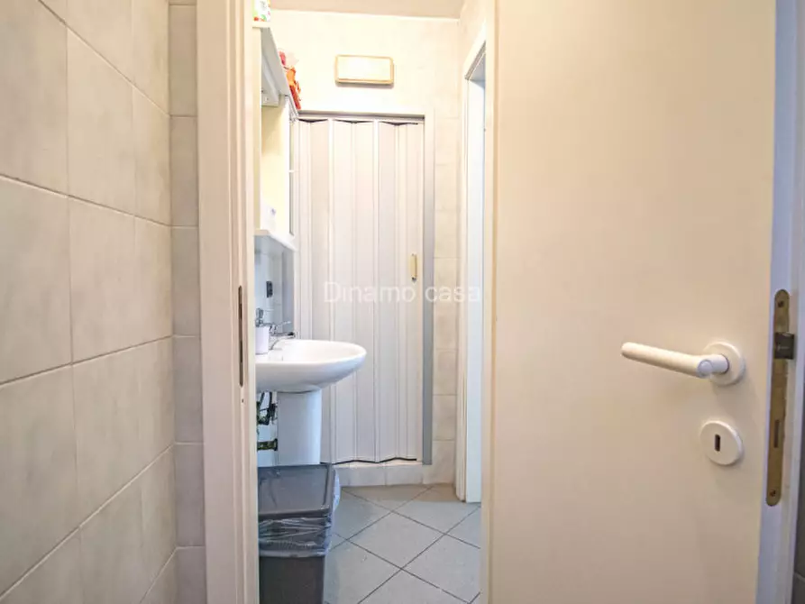 Immagine 7 di Negozio in vendita  a Prato