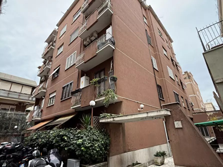 Immagine 8 di Appartamento in vendita  in Via Civitalavinia a Roma