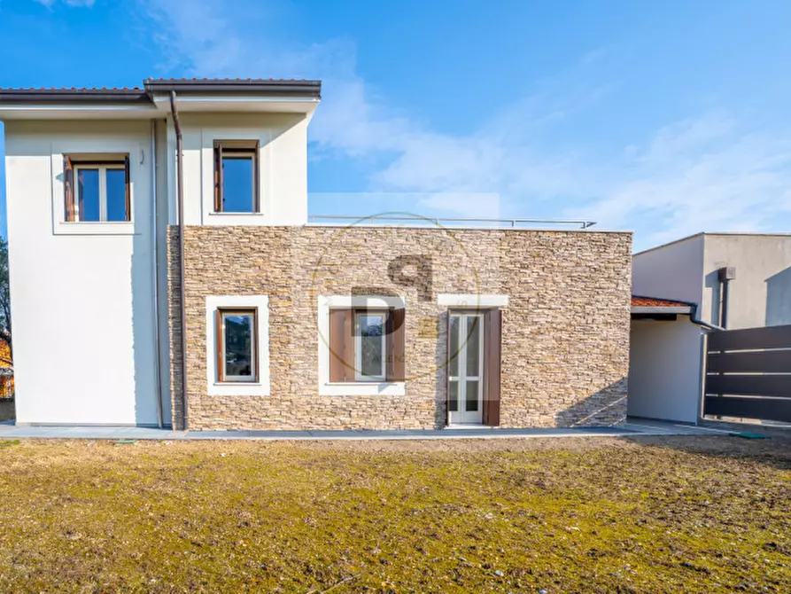 Immagine 2 di Villa in vendita  in Via Castellana a Soiano Del Lago