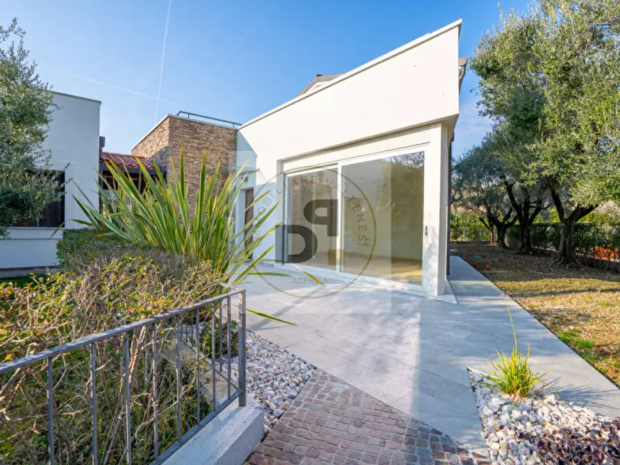 Immagine 3 di Villa in vendita  in Via Castellana a Soiano Del Lago