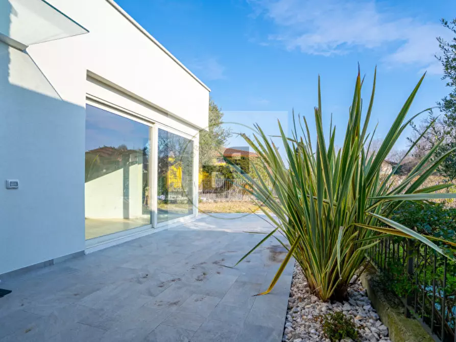 Immagine 5 di Villa in vendita  in Via Castellana a Soiano Del Lago