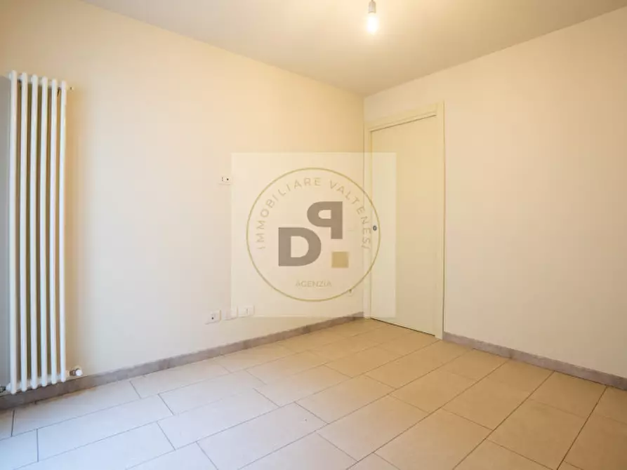 Immagine 18 di Villa in vendita  in Via Castellana a Soiano Del Lago