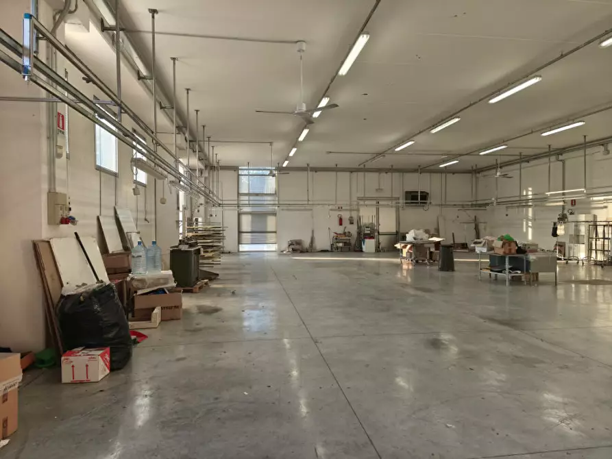 Immagine 10 di Capannone industriale in vendita  in ALCIDE DE GASPERI 25 a Corridonia