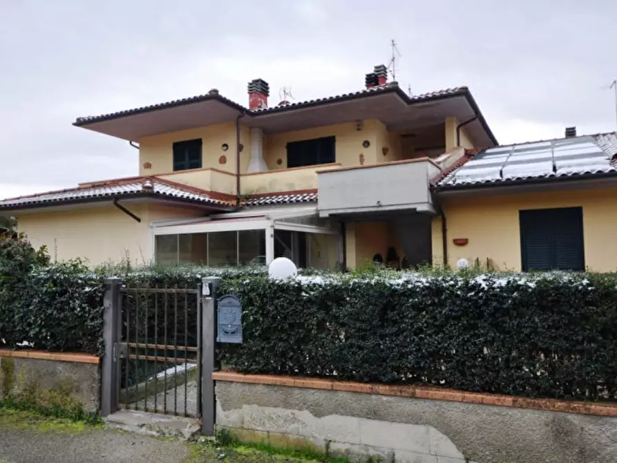 Immagine 1 di Appartamento in vendita  in Via Firenze a Loro Ciuffenna