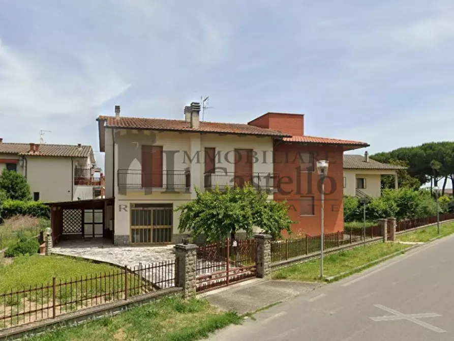 Immagine 1 di Casa indipendente in vendita  in Piazza Aeronautica a Castiglione Del Lago