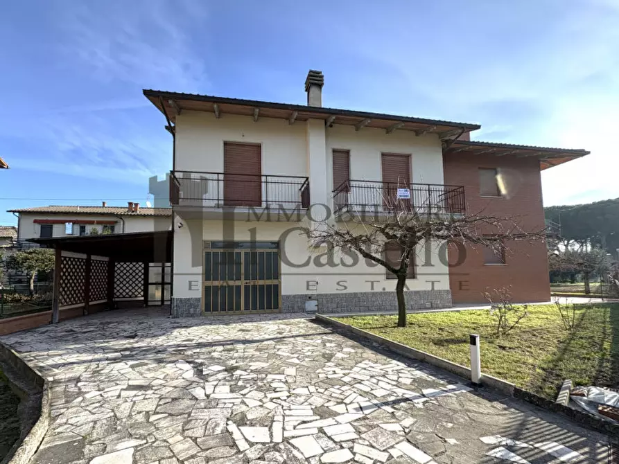 Immagine 1 di Casa indipendente in vendita  in Piazza Aeronautica a Castiglione Del Lago