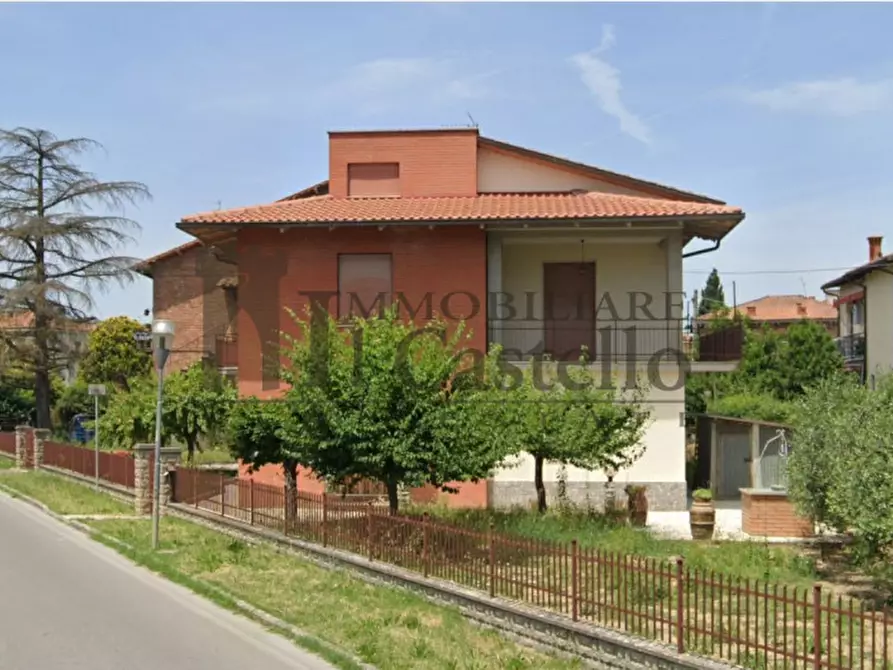 Immagine 2 di Casa indipendente in vendita  in Piazza Aeronautica a Castiglione Del Lago