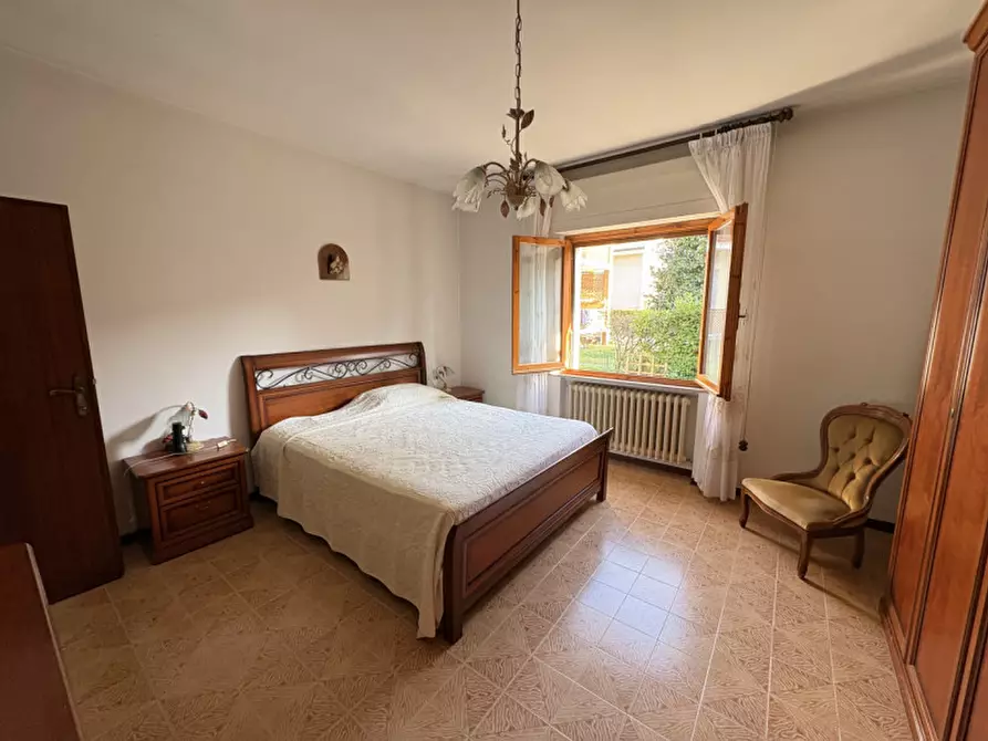 Immagine 8 di Casa indipendente in vendita  in Piazza Aeronautica a Castiglione Del Lago