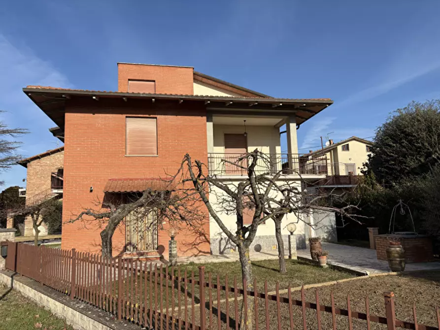 Immagine 26 di Casa indipendente in vendita  in Piazza Aeronautica a Castiglione Del Lago