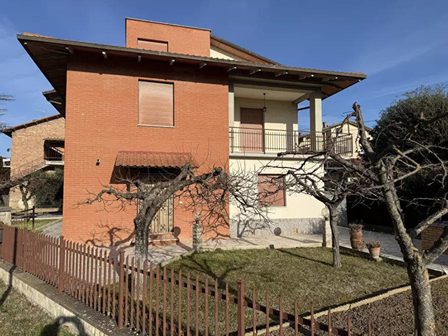 Immagine 49 di Casa indipendente in vendita  in Piazza Aeronautica a Castiglione Del Lago