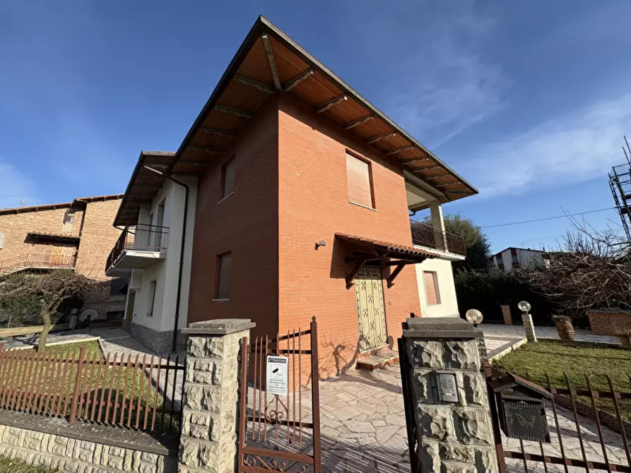 Immagine 50 di Casa indipendente in vendita  in Piazza Aeronautica a Castiglione Del Lago