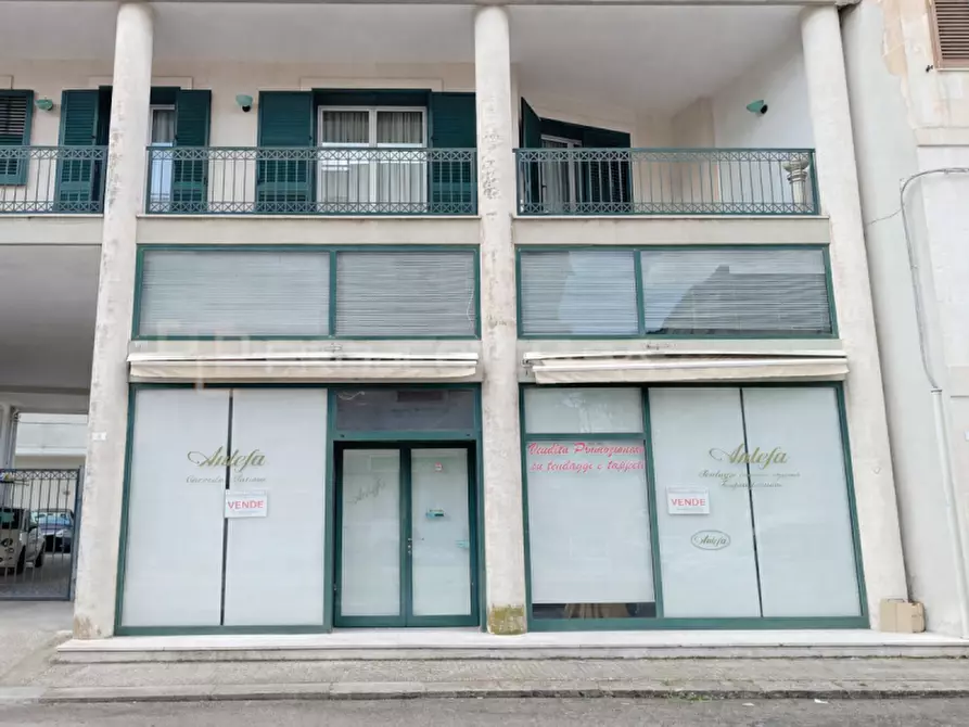 Immagine 1 di Negozio in vendita  in via Scorrano 16 a Maglie