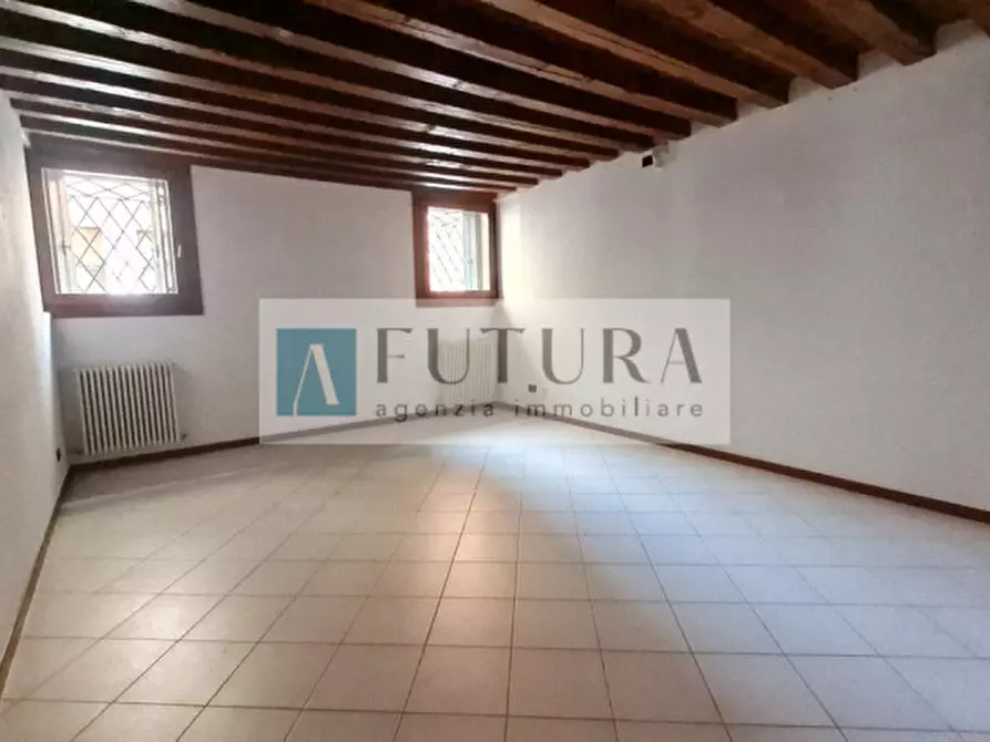 Immagine 1 di Appartamento in vendita  in contrà san silvestro a Vicenza