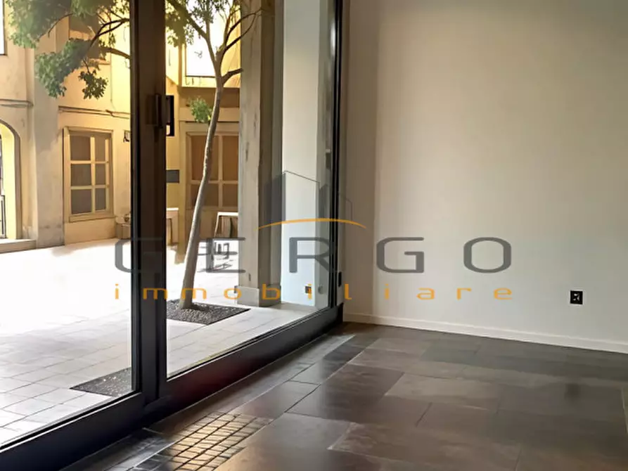 Immagine 1 di Negozio in affitto  in Via degli Zabarella a Padova