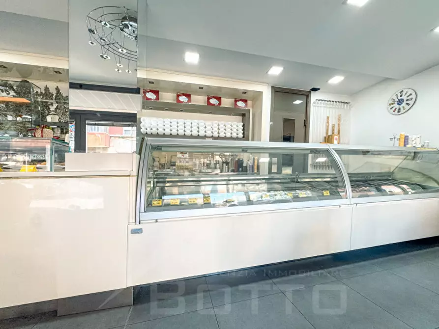 Immagine 2 di Laboratorio in vendita  in corso sempione 9 a Borgomanero