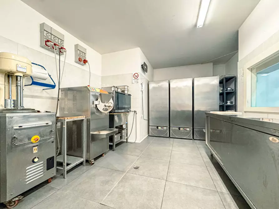 Immagine 8 di Laboratorio in vendita  in corso sempione 9 a Borgomanero