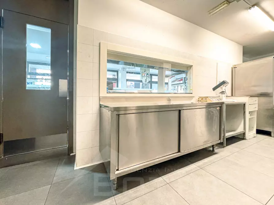 Immagine 9 di Laboratorio in vendita  in corso sempione 9 a Borgomanero