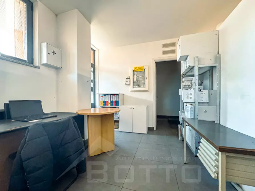 Immagine 11 di Laboratorio in vendita  in corso sempione 9 a Borgomanero