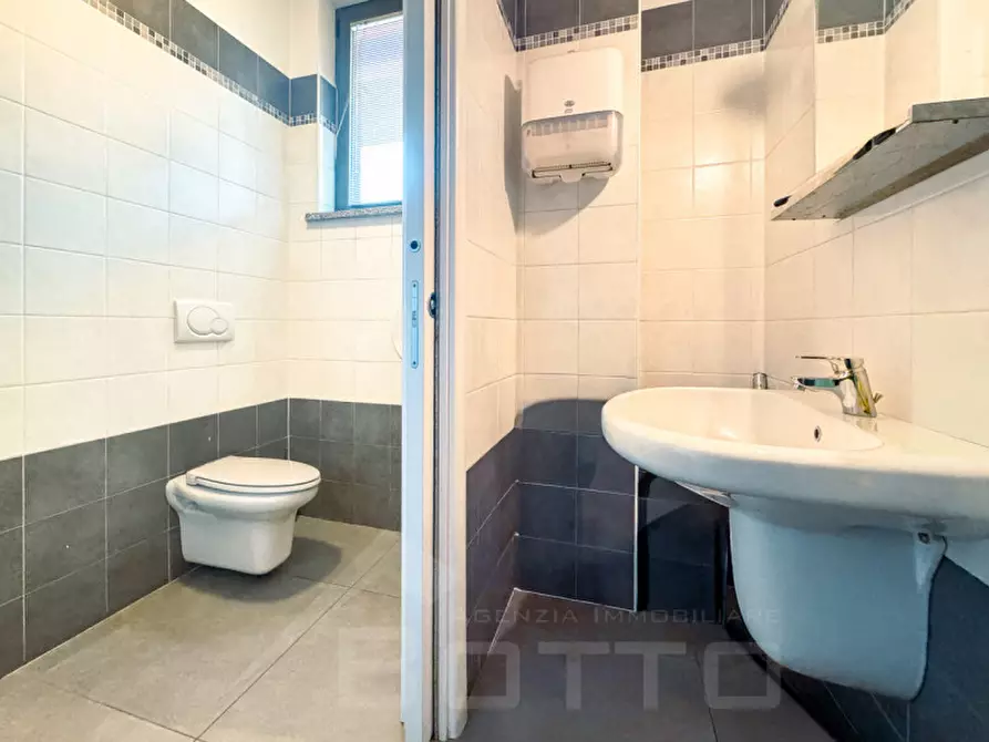 Immagine 12 di Laboratorio in vendita  in corso sempione 9 a Borgomanero