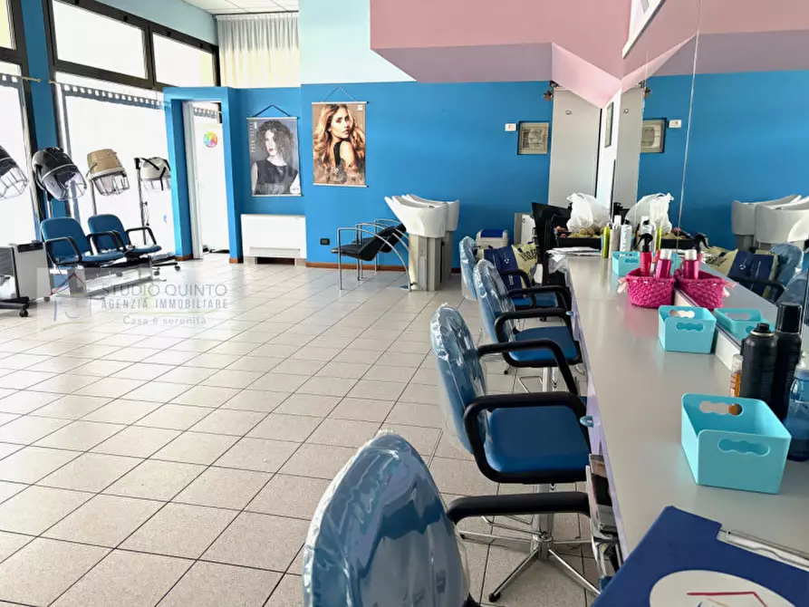 Immagine 3 di Negozio in affitto  a Quinto Di Treviso