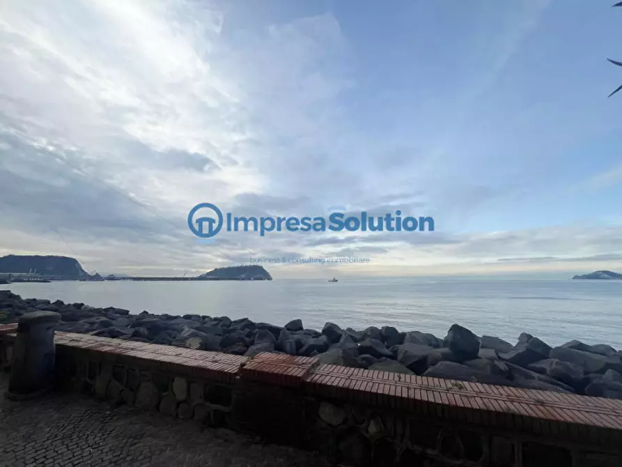Immagine 5 di Negozio in affitto  in Via Napoli a Pozzuoli