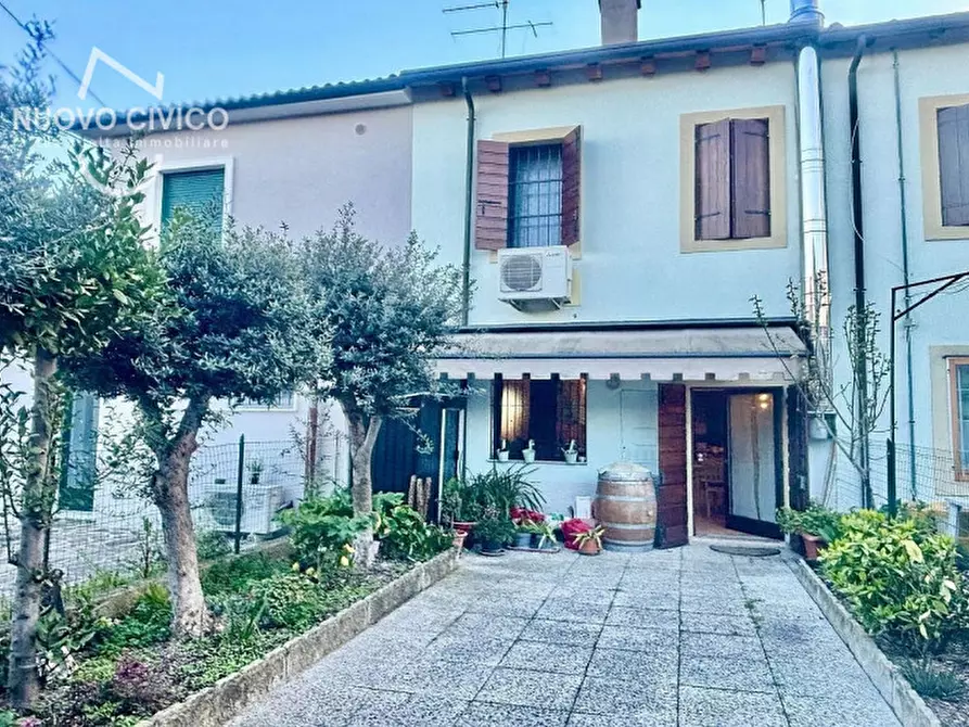 Immagine 2 di Villetta a schiera in vendita  in Via Madonna di Campagna 59 a Verona