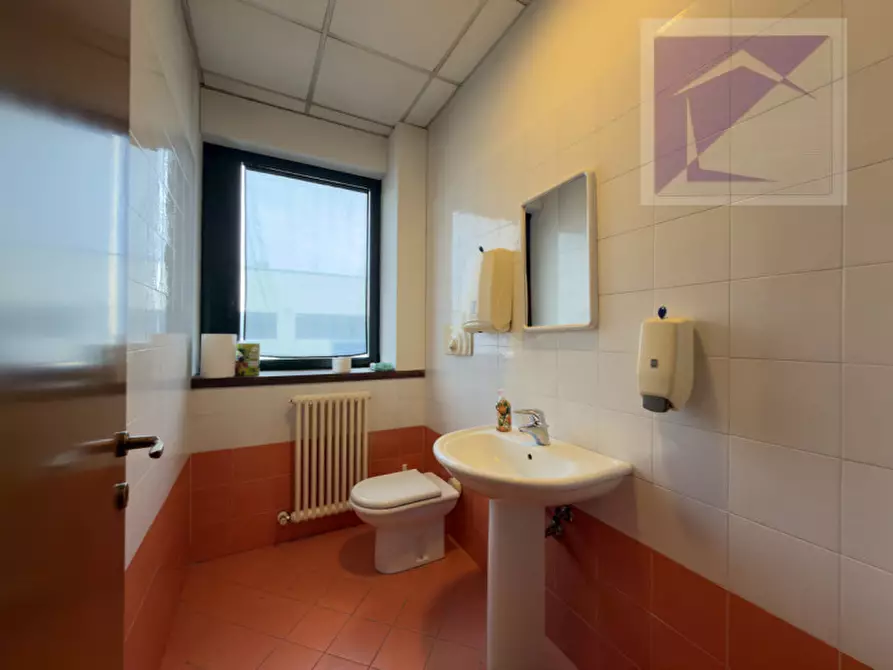 Immagine 15 di Capannone industriale in vendita  a Loreggia