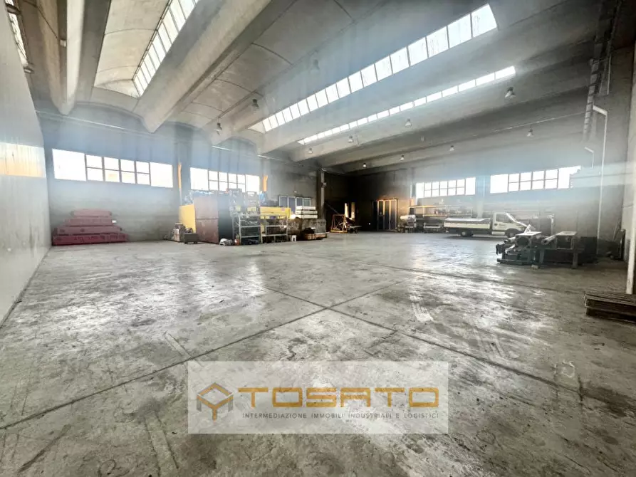 Immagine 2 di Capannone industriale in affitto  a Villafranca Di Verona