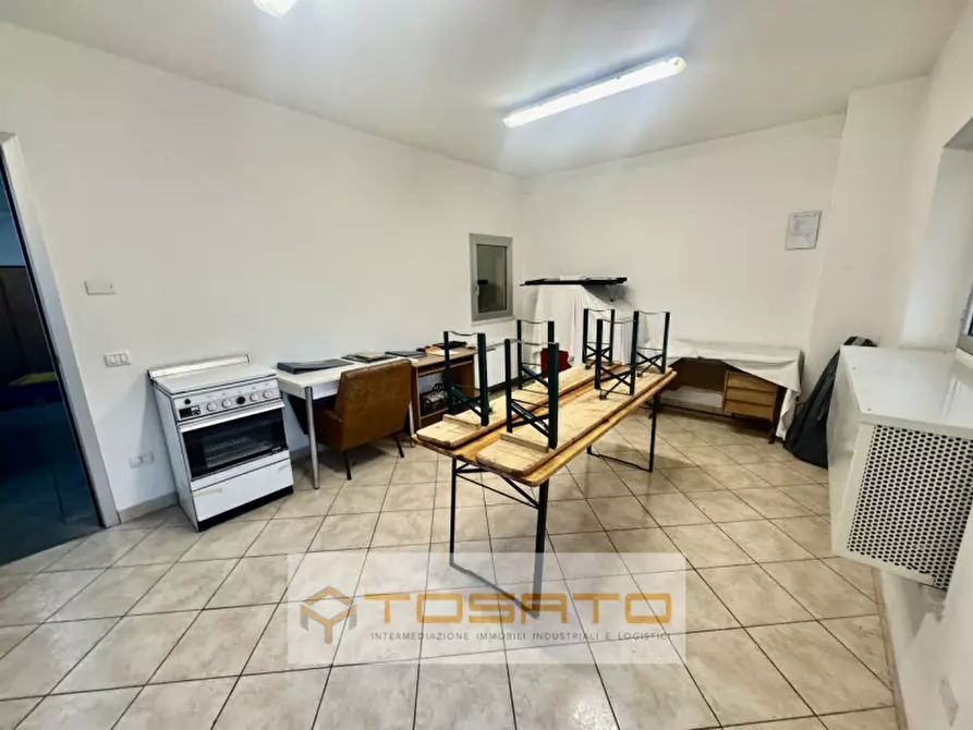 Immagine 4 di Capannone industriale in affitto  a Villafranca Di Verona