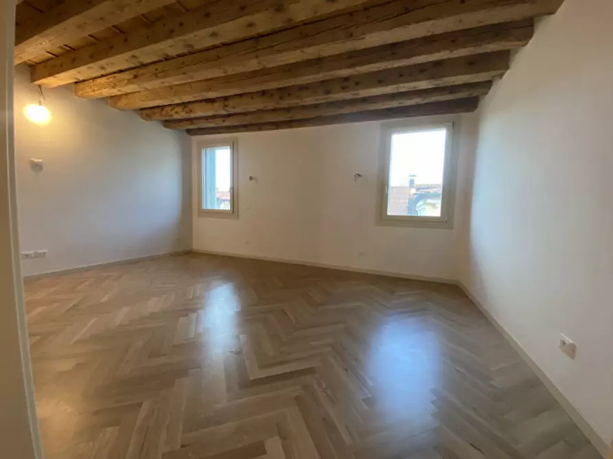 Immagine 8 di Attico in vendita  in Piazza delle Biade a Vicenza