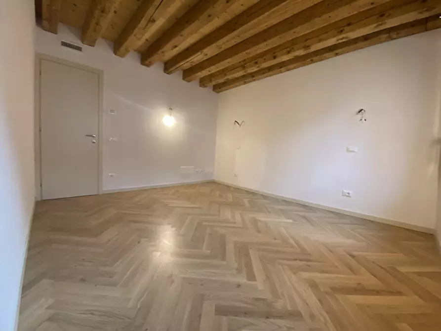 Immagine 22 di Attico in vendita  in Piazza delle Biade a Vicenza