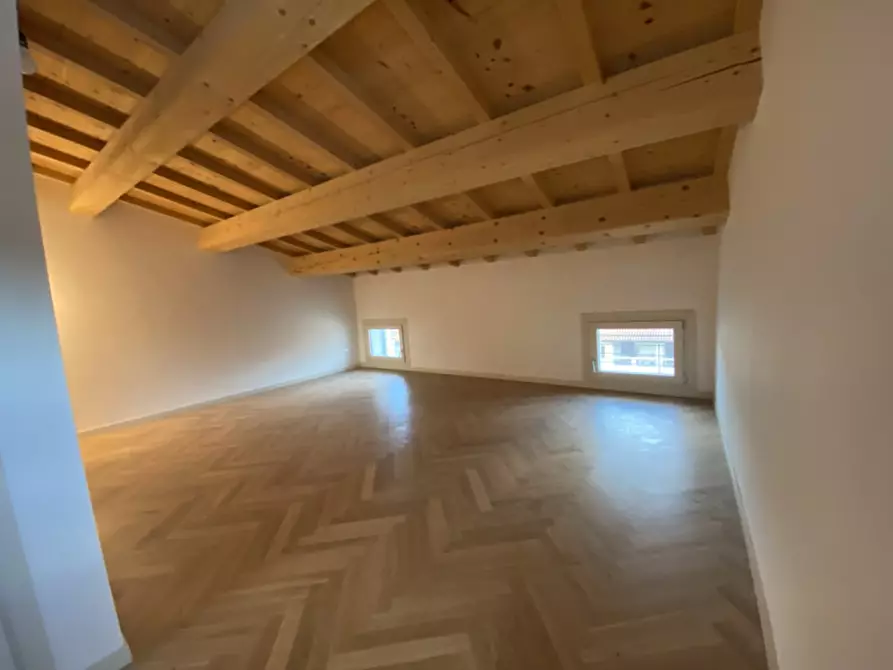 Immagine 34 di Attico in vendita  in Piazza delle Biade a Vicenza