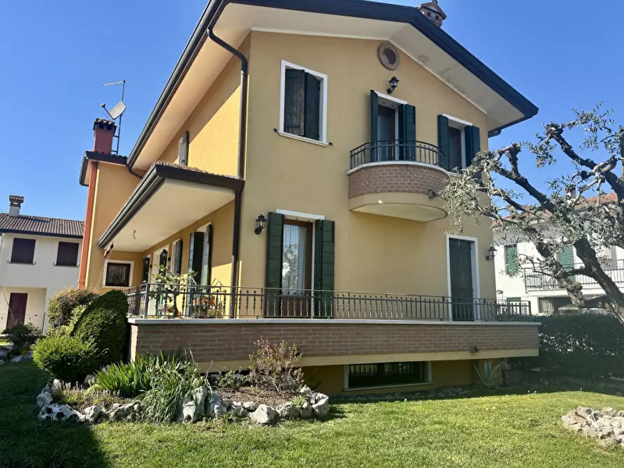 Immagine 2 di Casa indipendente in vendita  in via montecchia a Selvazzano Dentro