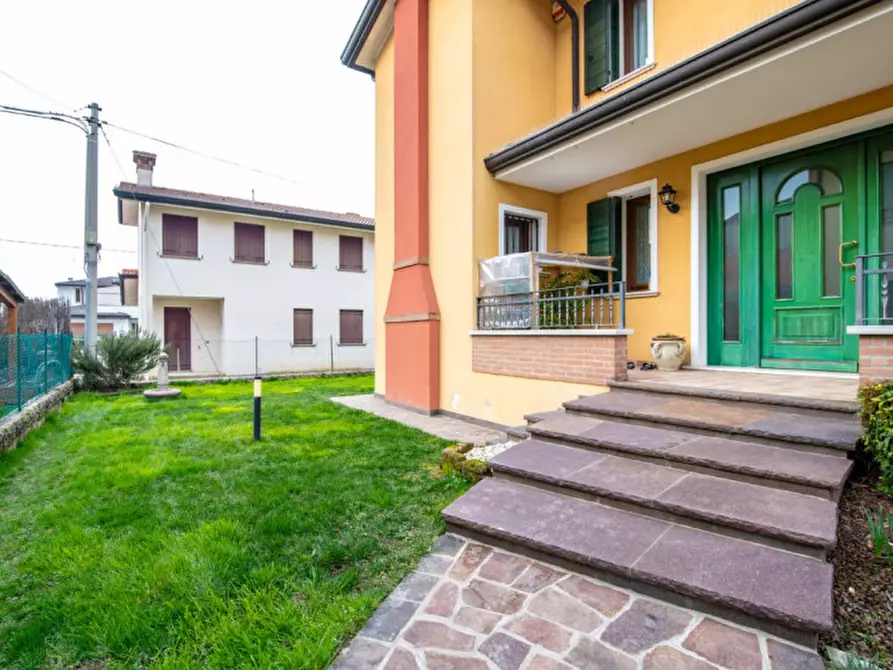 Immagine 2 di Casa indipendente in vendita  in Via Curiel a Selvazzano Dentro