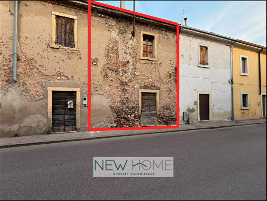 Immagine 1 di Appartamento in vendita  in via scuderlando 323 a Verona