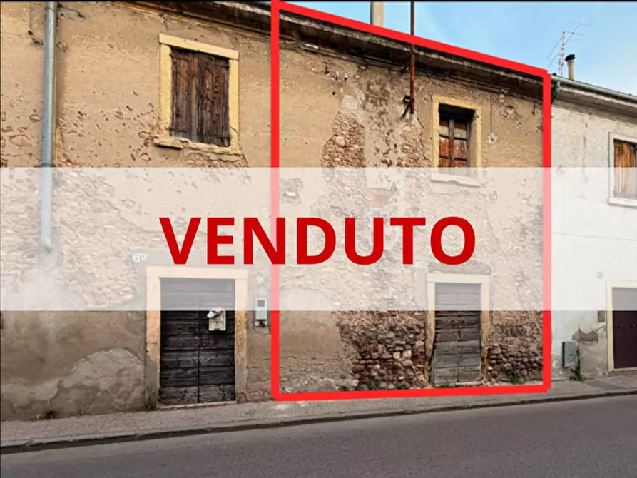 Immagine 1 di Appartamento in vendita  in via scuderlando 323 a Verona
