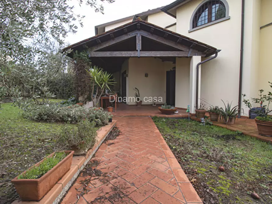 Immagine 1 di Villa in vendita  in Via Ugo Foscolo a Poggio A Caiano