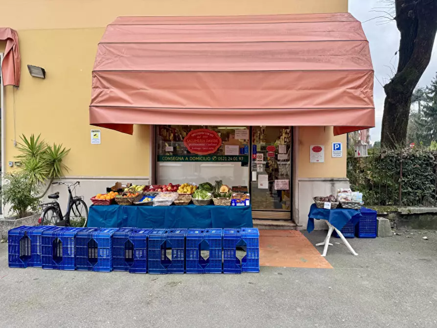 Immagine 3 di Negozio in vendita  in via Doninzetti 10 a Parma