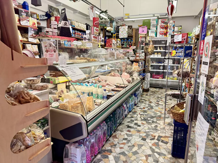 Immagine 4 di Negozio in vendita  in via Doninzetti 10 a Parma