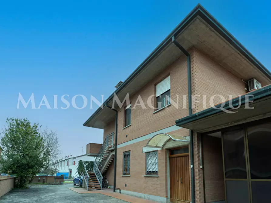 Immagine 1 di Villa in vendita  in Via Giacomo Matteotti a Vigarano Mainarda