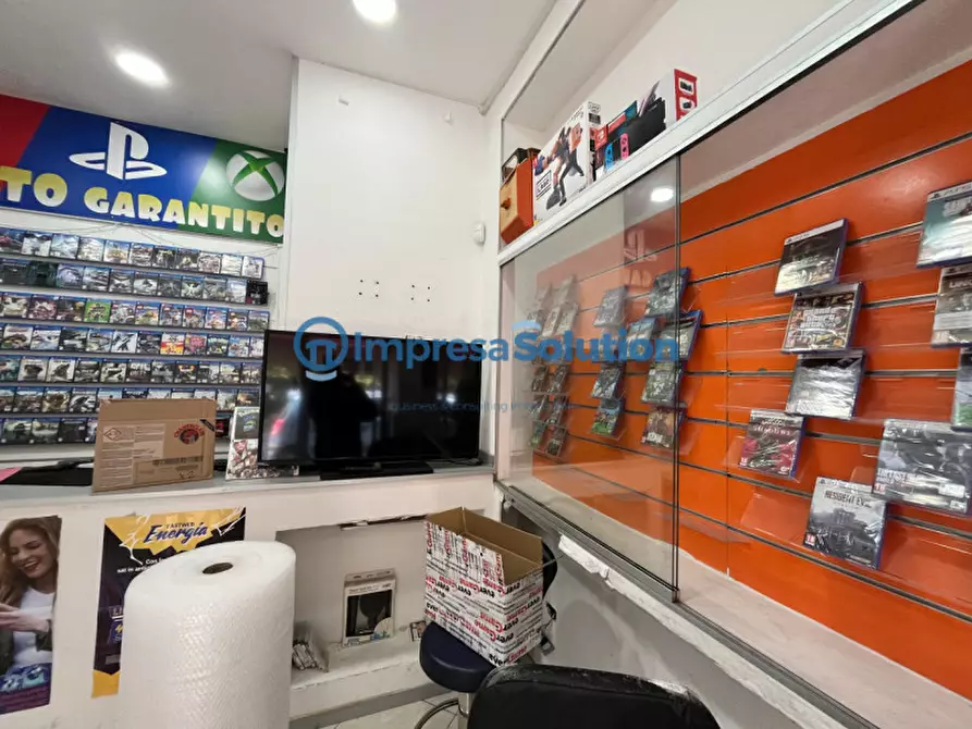 Immagine 5 di Negozio in vendita  in Via Silvio Spaventa a Napoli