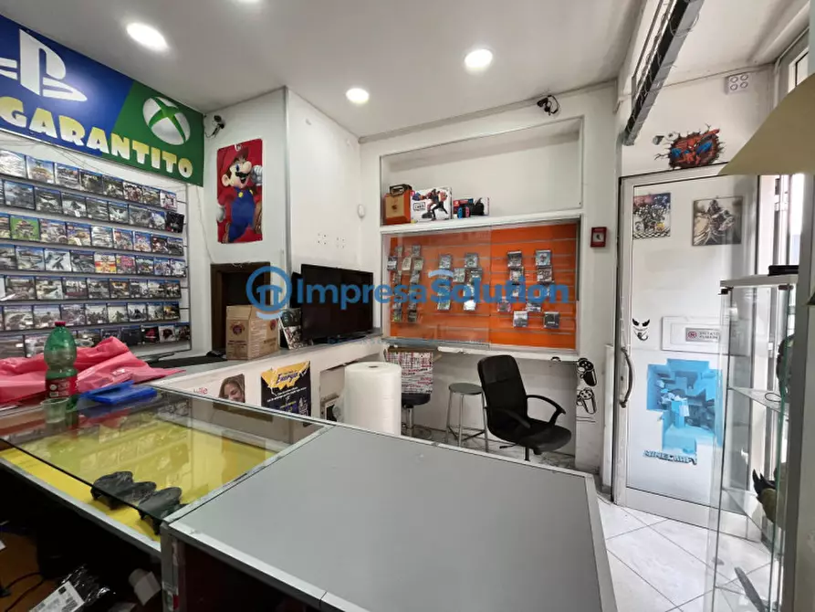 Immagine 9 di Negozio in vendita  in Via Silvio Spaventa a Napoli