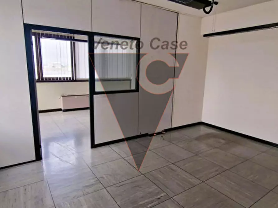 Immagine 3 di Ufficio in vendita  in Via lisbona 10 a Padova