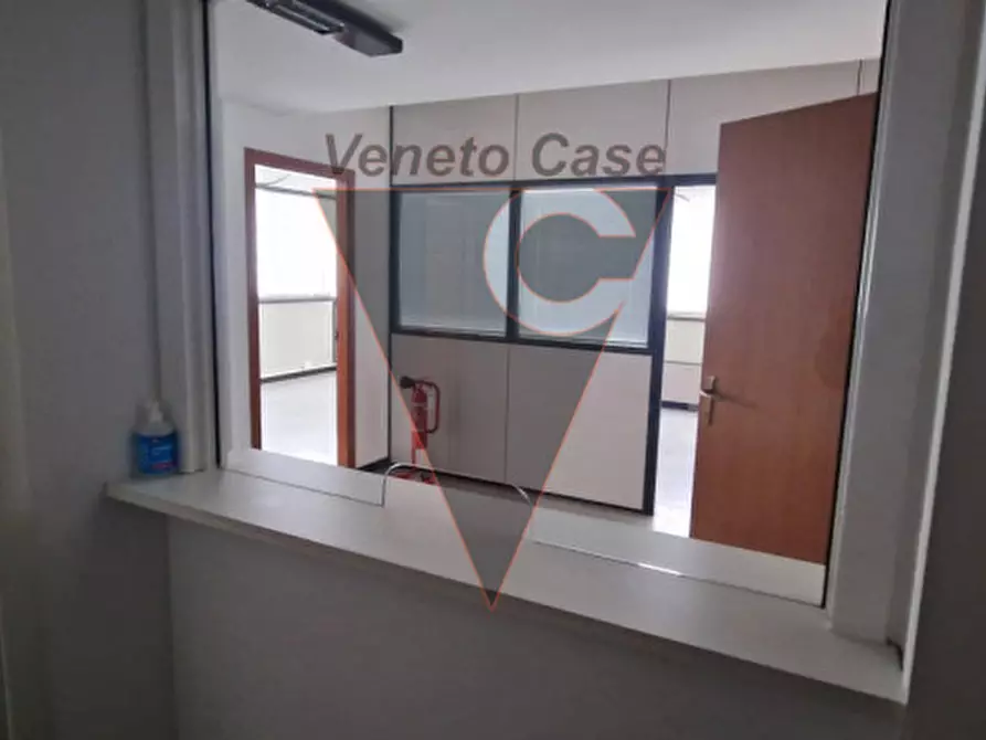 Immagine 6 di Ufficio in vendita  in Via lisbona 10 a Padova