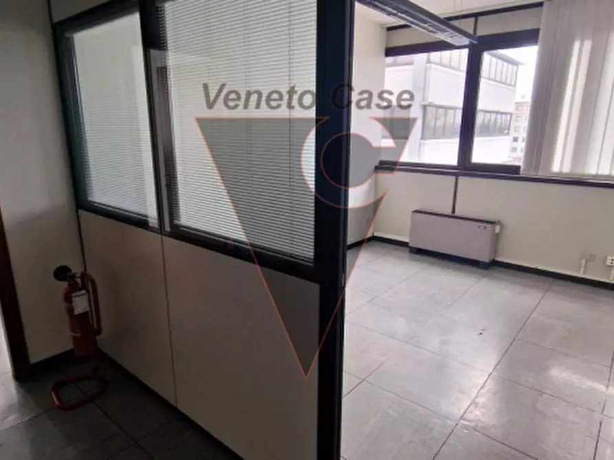 Immagine 12 di Ufficio in vendita  in Via lisbona 10 a Padova