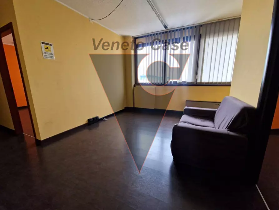 Immagine 14 di Ufficio in vendita  in Via lisbona 10 a Padova