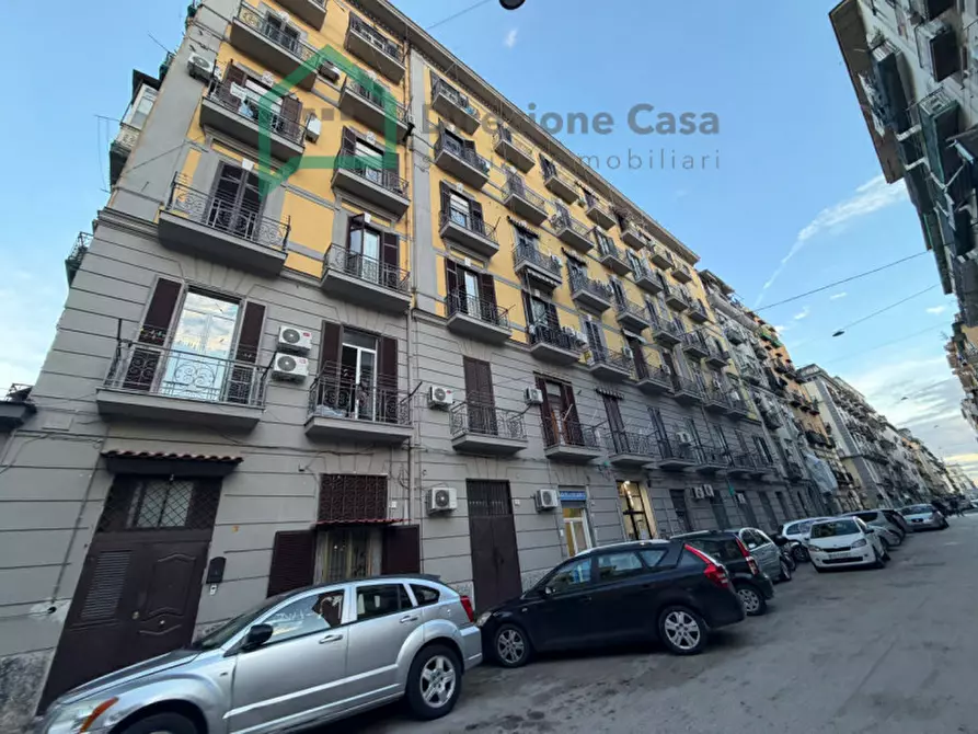 Immagine 1 di Appartamento in vendita  in ADIACENTE CORSO NOVARA a Napoli