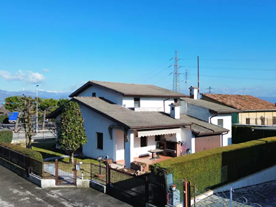 Immagine 2 di Villa in vendita  in Via Magenta 1 a Bussolengo