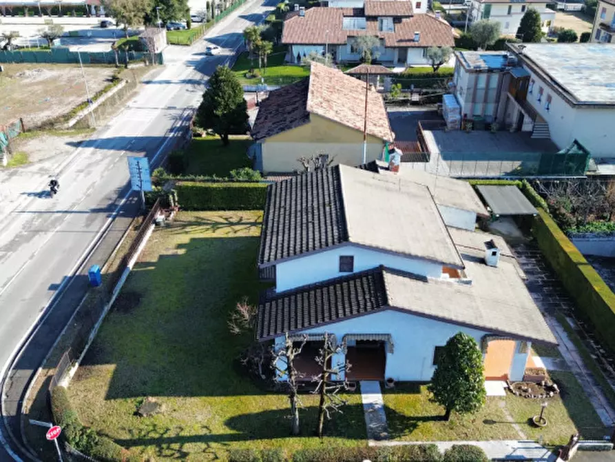 Immagine 4 di Villa in vendita  in Via Magenta 1 a Bussolengo